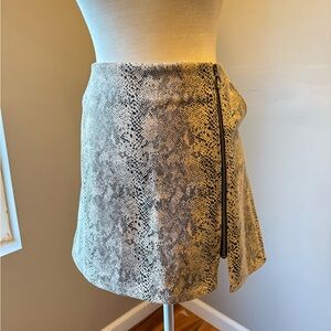 Promesa Faux Leather Snake Print Mini Skirt
Size: Medium